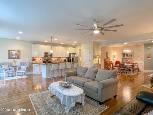 11712 English Meadow Dr, Louisville, KY 40229