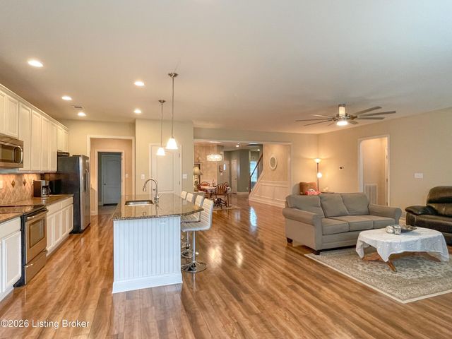 11712 English Meadow Dr, Louisville, KY 40229