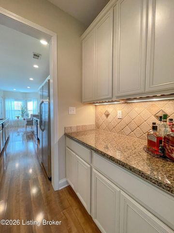11712 English Meadow Dr, Louisville, KY 40229