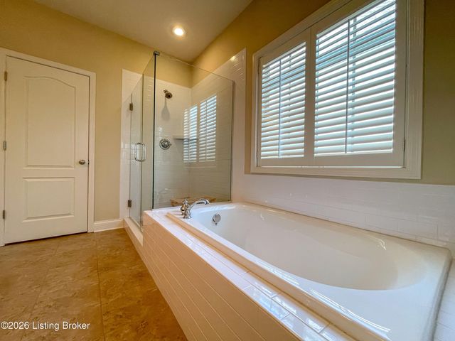 11712 English Meadow Dr, Louisville, KY 40229