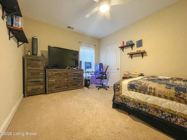 11712 English Meadow Dr, Louisville, KY 40229