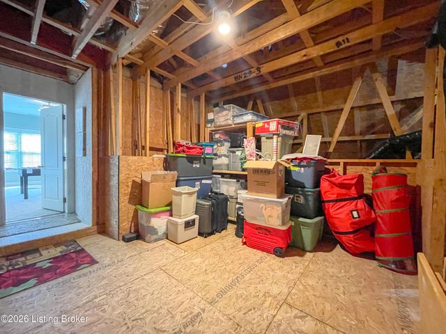 11712 English Meadow Dr, Louisville, KY 40229
