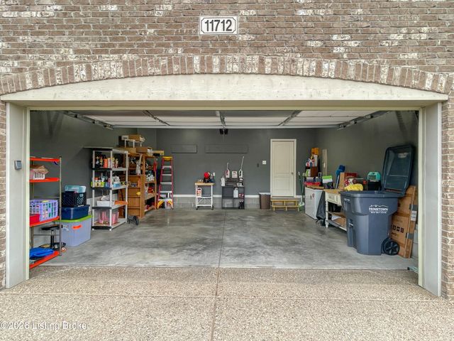 11712 English Meadow Dr, Louisville, KY 40229