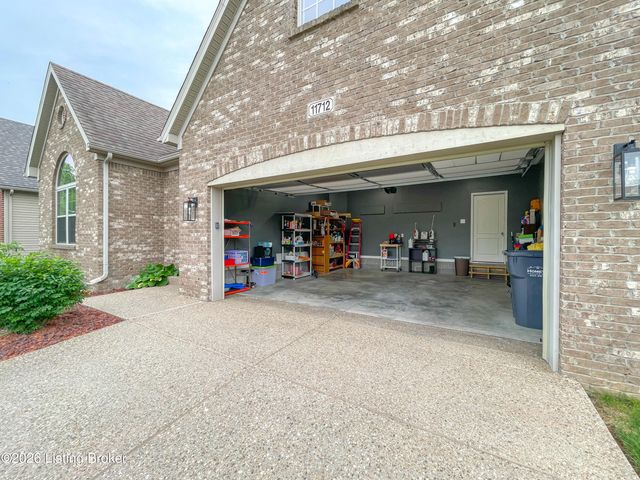 11712 English Meadow Dr, Louisville, KY 40229