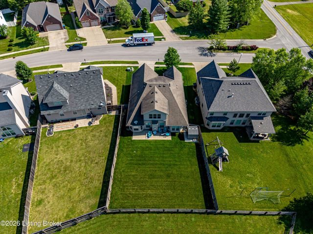 11712 English Meadow Dr, Louisville, KY 40229
