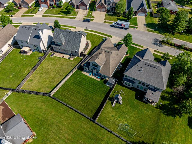 11712 English Meadow Dr, Louisville, KY 40229