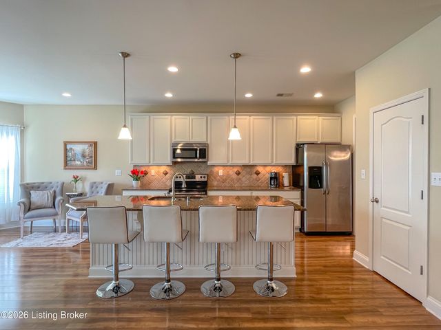 11712 English Meadow Dr, Louisville, KY 40229