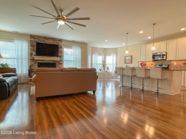 11712 English Meadow Dr, Louisville, KY 40229