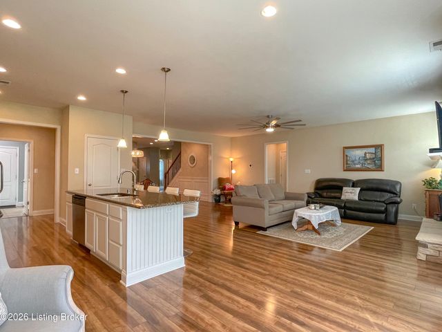 11712 English Meadow Dr, Louisville, KY 40229