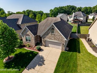 11712 English Meadow Dr, Louisville, KY 40229
