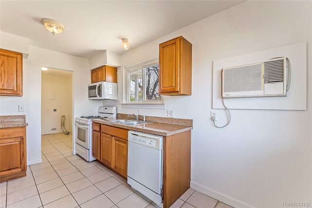 366 S Harris Road, York Charter Township, MI 48198