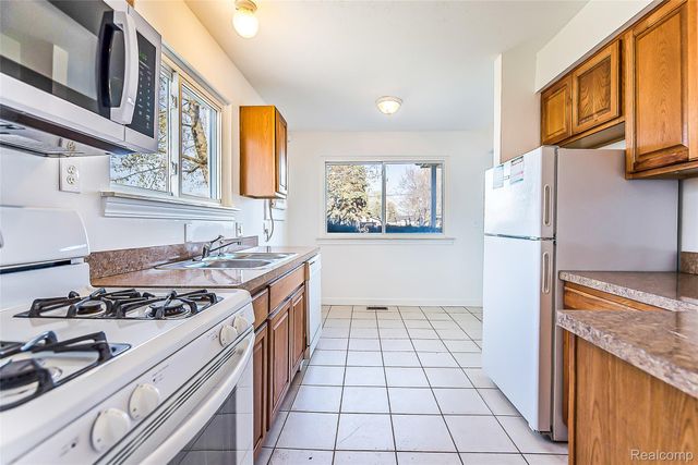 366 S Harris Road, York Charter Township, MI 48198