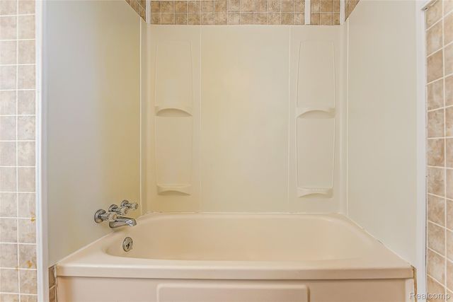 366 S Harris Road, York Charter Township, MI 48198