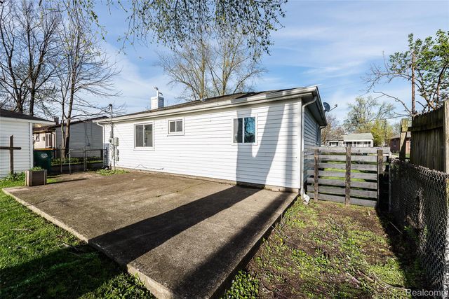 366 S Harris Road, York Charter Township, MI 48198