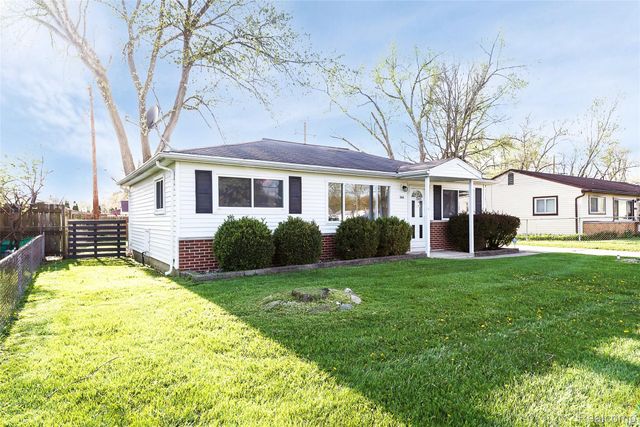 366 S Harris Road, York Charter Township, MI 48198