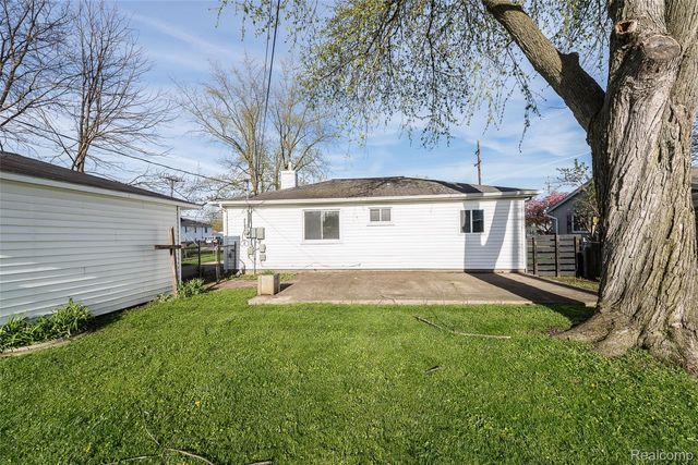366 S Harris Road, York Charter Township, MI 48198