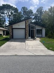 100 Chinaberry Circle, Homosassa, FL 34446