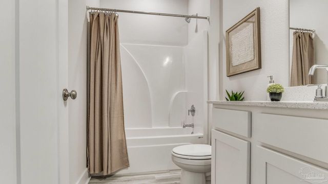 8047 Fox Hunt Dr, Milton, FL 32583