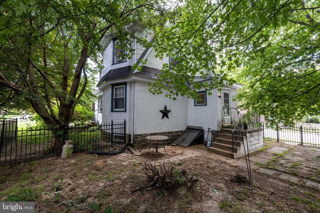 2200 COUNTY, Ardmore, PA 19003
