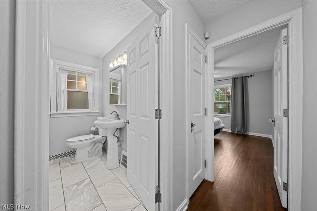 3504 E Scarborough Road, Cleveland Heights, OH 44118