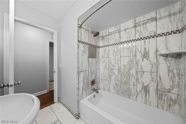 3504 E Scarborough Road, Cleveland Heights, OH 44118