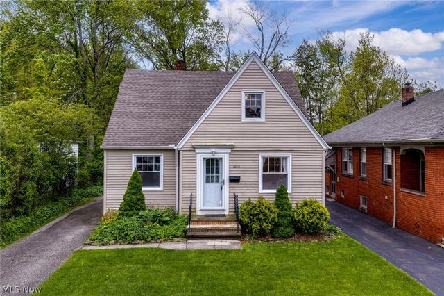3504 E Scarborough Road, Cleveland Heights, OH 44118