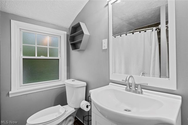 3504 E Scarborough Road, Cleveland Heights, OH 44118