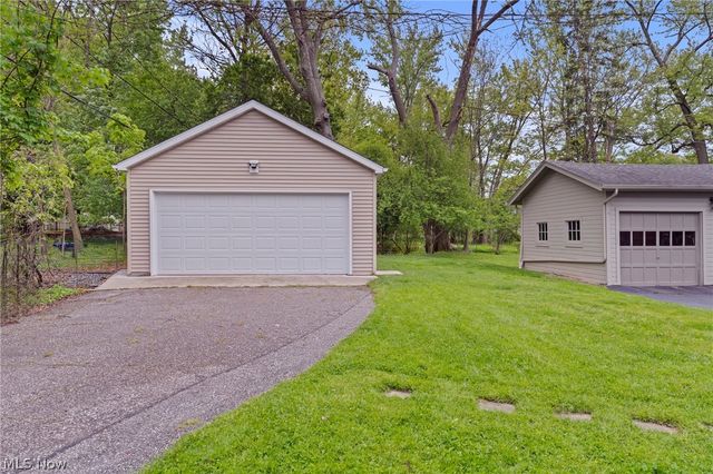 3504 E Scarborough Road, Cleveland Heights, OH 44118
