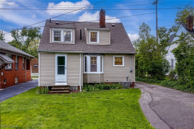 3504 E Scarborough Road, Cleveland Heights, OH 44118