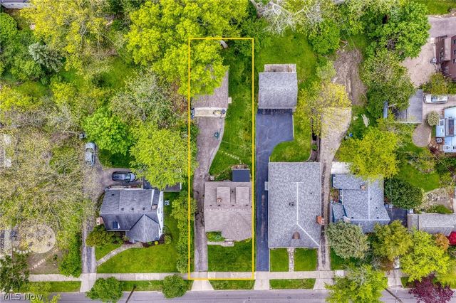 3504 E Scarborough Road, Cleveland Heights, OH 44118