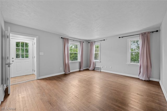 3504 E Scarborough Road, Cleveland Heights, OH 44118