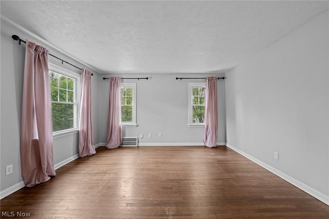 3504 E Scarborough Road, Cleveland Heights, OH 44118