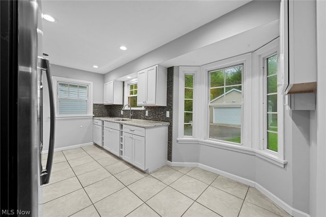 3504 E Scarborough Road, Cleveland Heights, OH 44118