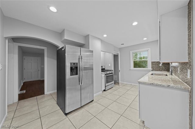 3504 E Scarborough Road, Cleveland Heights, OH 44118