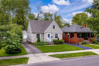 3504 E Scarborough Road, Cleveland Heights, OH 44118