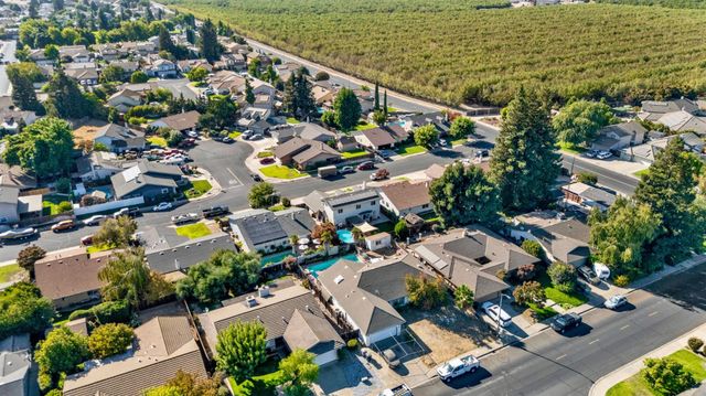 73 S Obsidian Dr, Oakdale, CA 95361