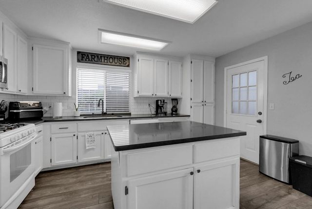 73 S Obsidian Dr, Oakdale, CA 95361