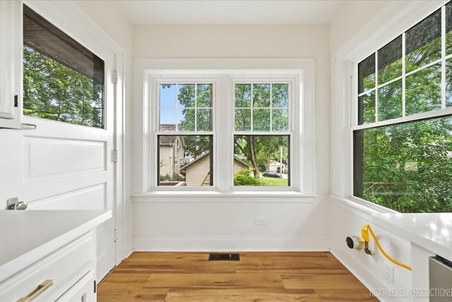 609 S 5th Avenue, St. Charles, IL 60174