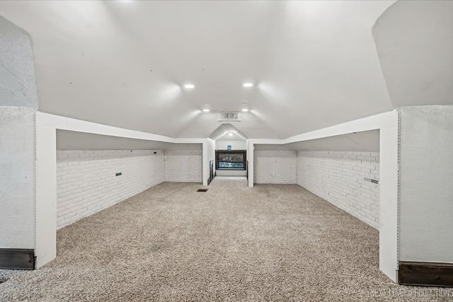 609 S 5th Avenue, St. Charles, IL 60174
