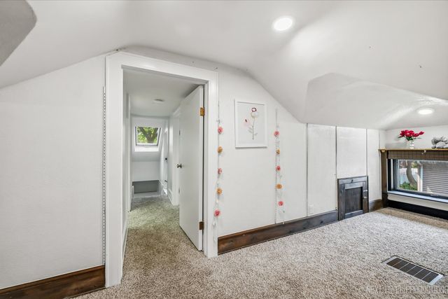 609 S 5th Avenue, St. Charles, IL 60174