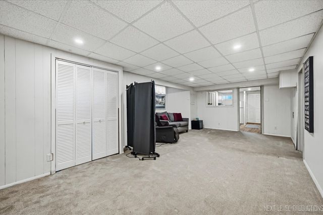 609 S 5th Avenue, St. Charles, IL 60174