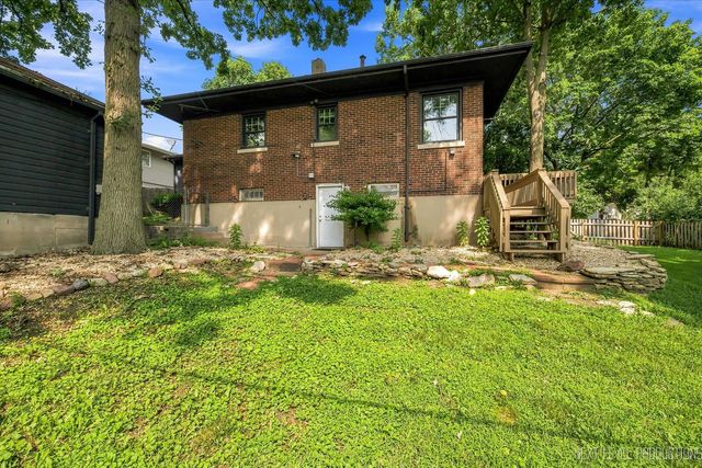 609 S 5th Avenue, St. Charles, IL 60174
