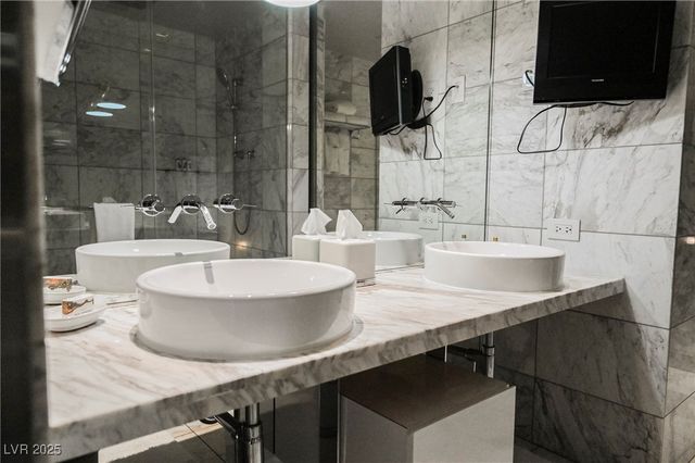 4381 FLAMINGO Road 2201, Las Vegas, NV 89103