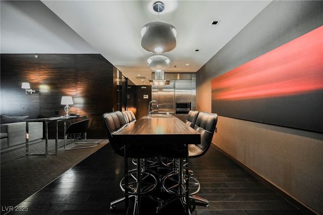 4381 FLAMINGO Road 2201, Las Vegas, NV 89103