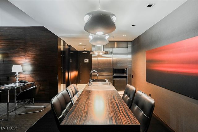 4381 FLAMINGO Road 2201, Las Vegas, NV 89103