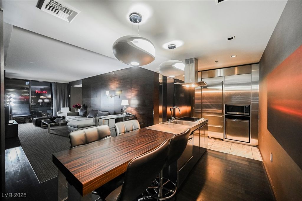 4381 FLAMINGO Road 2201, Las Vegas, NV 89103