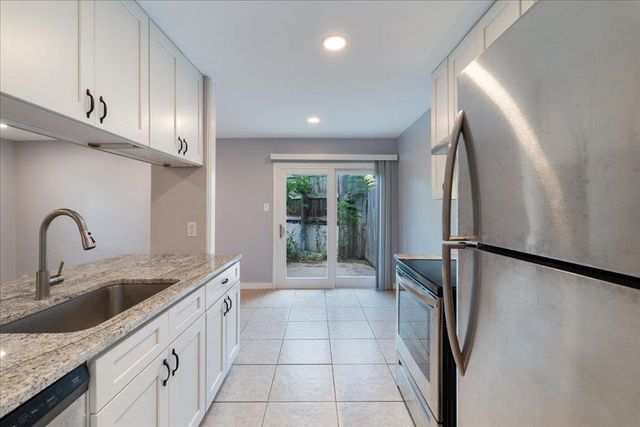 1703 Coronado Hills DR 102, Austin, TX 78752