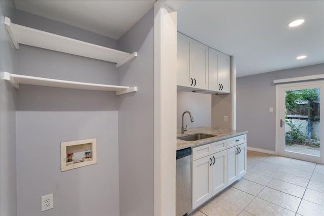 1703 Coronado Hills DR 102, Austin, TX 78752