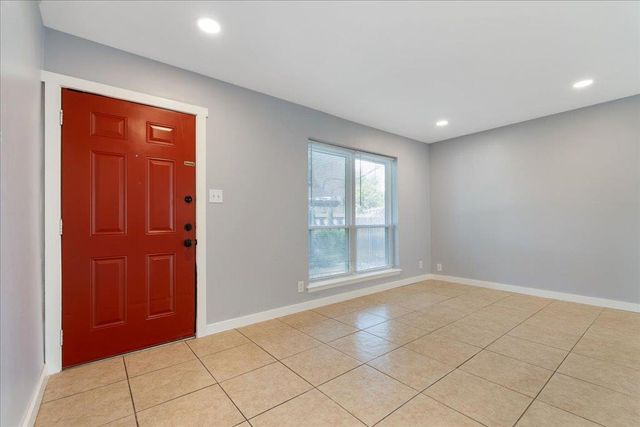 1703 Coronado Hills DR 102, Austin, TX 78752