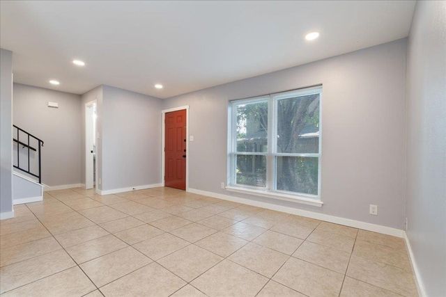 1703 Coronado Hills DR 102, Austin, TX 78752